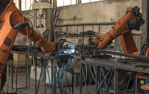 Александр Степанюк: мы выкупили списанные роботы на заводе Фольксваген. Они стоили по 15 тысяч евро. - Sputnik Кыргызстан