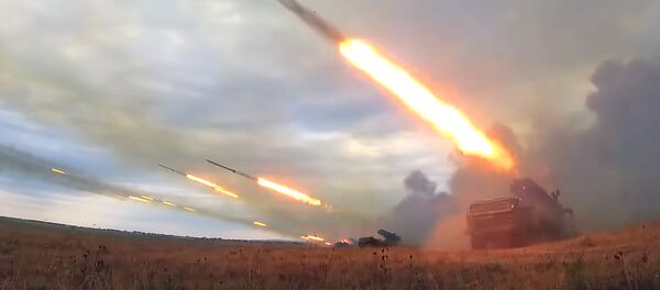 Кровь стынет в жилах — СМИ о видео стрельбы российской ракетной установки Кровь стынет в жилах — СМИ о видео стрельбы российской ракетной установки - Sputnik Кыргызстан