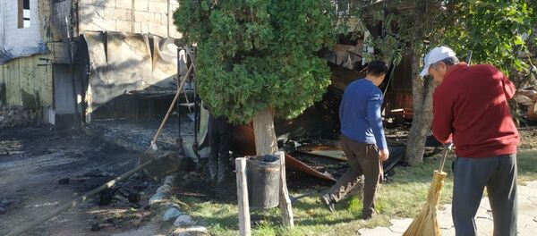 Пожар в этнокомплекса Супара Пожар в этнокомплекса Супара - Sputnik Кыргызстан