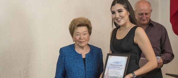 Вручение стипендии 50 лучшим студентам КРСУ в Бишкеке - Sputnik Кыргызстан