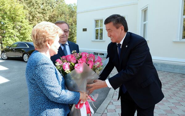 Президент КР Сооронбай Жээнбеков встретился с вдовой первого президента РФ Наиной Ельциной - Sputnik Кыргызстан