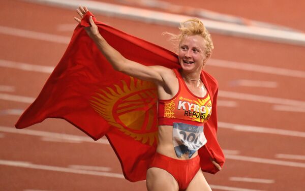 Дарья Маслова была первой на дистанции 21,1 километра - Sputnik Кыргызстан