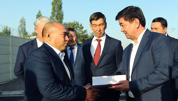 Награждение жителя Бишкека Ырысбека Атажанова, который отдал свой земельный участок - Sputnik Кыргызстан