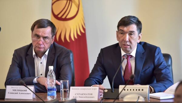 Встреча мэра столицы Азиза Суракматова с руководителями фирм-перевозчиков - Sputnik Кыргызстан