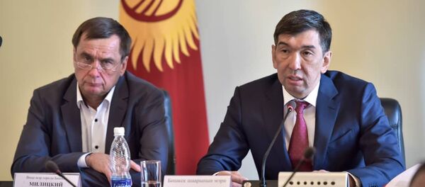 Встреча мэра столицы Азиза Суракматова с руководителями фирм-перевозчиков - Sputnik Кыргызстан
