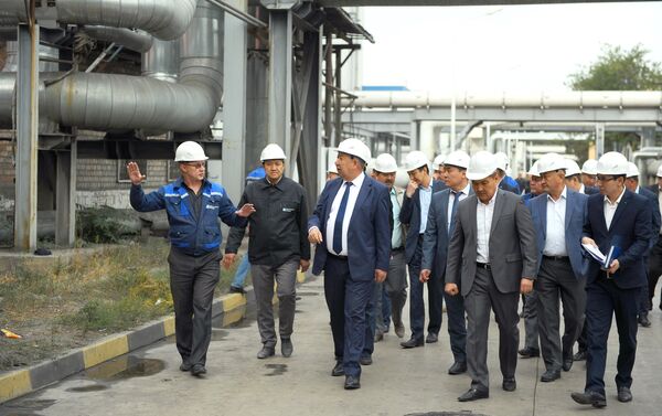 Первый вице-премьер-министр Кубатбек Боронов посетил ТЭЦ Бишкека для ознакомления с ходом строительства нового цеха химической водоочистки - Sputnik Кыргызстан