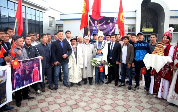 Они отметили, что страна гордится Акжолом. - Sputnik Кыргызстан