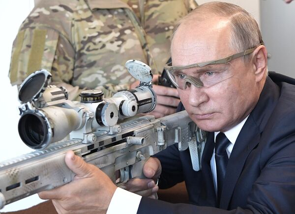 Президент РФ В. Путин посетил парк Патриот - Sputnik Кыргызстан
