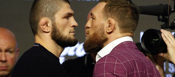 Пресс-конференция чемпиона UFC в легком весе россиянина Хабиба Нурмагомедова и ирландского бойца Конора Макгрегора - Sputnik Кыргызстан