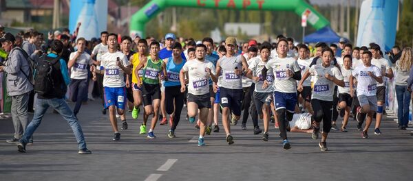 Международный полумарафон, посвященный 90-летию со дня рождения Чингиза Айтматова Международный полумарафон, посвященный 90-летию со дня рождения Чингиза Айтматова - Sputnik Кыргызстан
