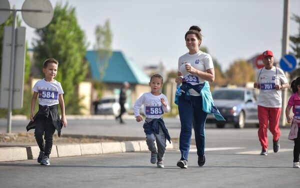 Полумарафон — забег на дистанцию вдвое меньше марафонской, которая составляет 42 километра 95 метров. - Sputnik Кыргызстан