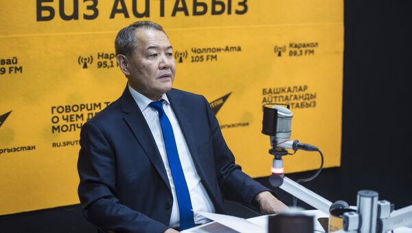 Председатель Национальной комиссии по государственному языку при Президенте КР Назаркул Ишекеев - Sputnik Кыргызстан