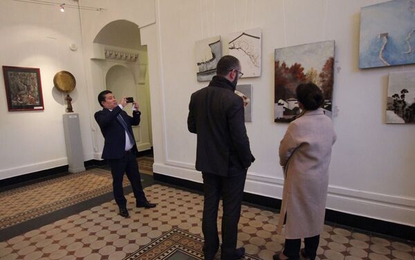 В Таврическом дворце Санкт-Петербурга открылась выставка-конкурс, посвященная 90-летию со дня рождения Чингиза Айтматова - Sputnik Кыргызстан