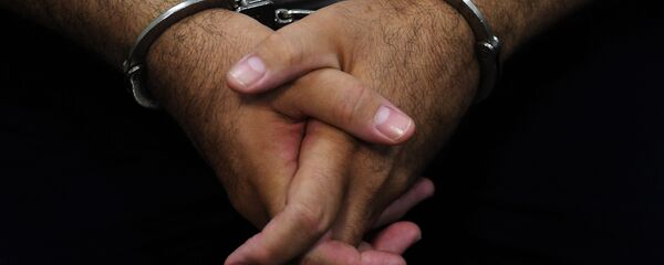 Мужчина в наручниках. Архивное фото - Sputnik Кыргызстан
