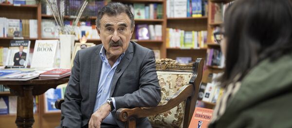 Актер театра и кино, ведущий Леонид Каневский - Sputnik Кыргызстан