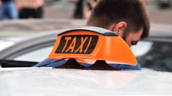 Знак такси на автомобиле. Архивное фото - Sputnik Кыргызстан