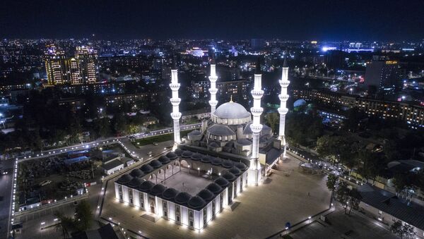 Республиканская мечеть имени имама аль-Сарахсия в Бишкеке - Sputnik Кыргызстан