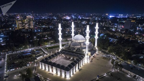 Красота новой главной мечети в бишкекскую ночь — фотофакт - Sputnik Кыргызстан