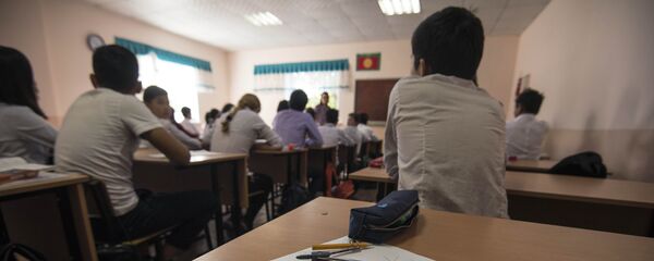 Ученики во время занятий в школе. Архивное фото - Sputnik Кыргызстан