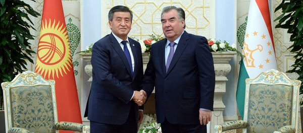 Президент Кыргызстана Сооронбай Жээнбеков во время встречи с главой Таджикистана Эмомали Рахмоном. Архивное фото - Sputnik Кыргызстан