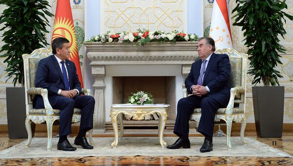 Президент Кыргызстана Сооронбай Жээнбеков во время встречи с главой Таджикистана Эмомали Рахмоном. Архивное фото - Sputnik Кыргызстан