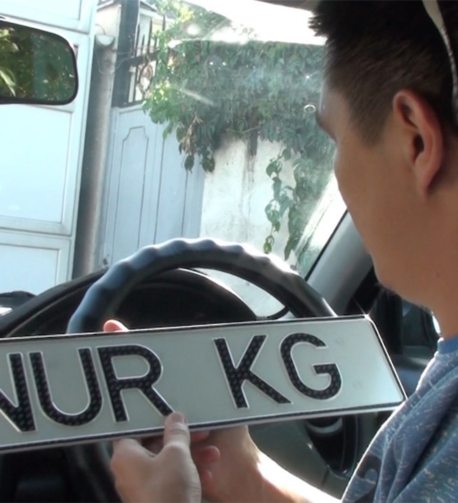 False номер. Номер автомобиля Кыргызстана. Киргизские номера авто. Кыргызские номера машин.
