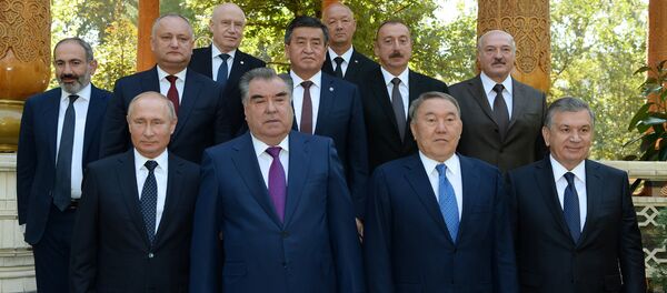 Заседание Совета Глав государств СНГ в Душанбе Заседание Совета Глав государств СНГ в Душанбе - Sputnik Кыргызстан