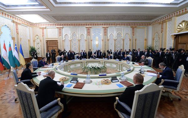 Далее заседание продолжится в расширенном формате с участием членов делегаций. - Sputnik Кыргызстан