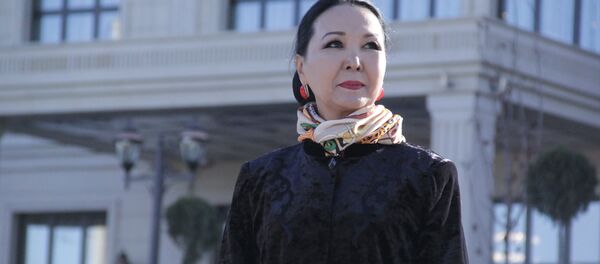 Токтогул Сатылганов атындагы мамлекеттик сыйлыктын лауреаты, Казакстандын эмгек сиңирген артисти, белгилүү ырчы Саламат Садыкова. Архив - Sputnik Кыргызстан