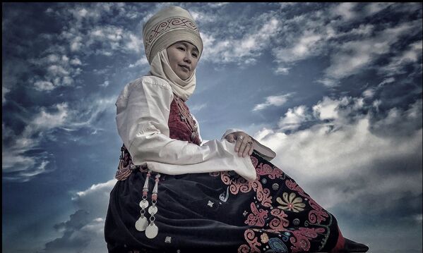 Фотосъемка кыргызской традиционной одежды в Иссык-Кульской области - Sputnik Кыргызстан