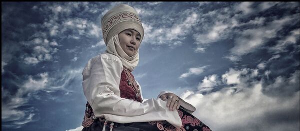 Фотосъемка кыргызской традиционной одежды в Иссык-Кульской области - Sputnik Кыргызстан