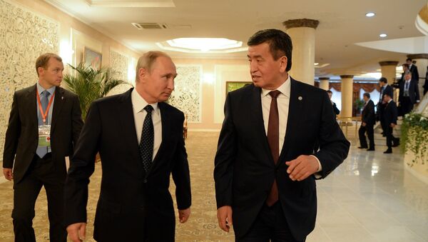 Президент Кыргызстана Сооронбай Жээнбеков во время встречи с главой РФ Владимиром Путиным. Архивное фото - Sputnik Кыргызстан