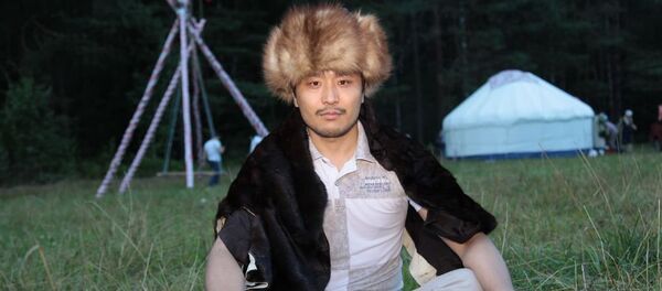 Россияда киного тартылган кыргызстандык актер Чыңгыз Калбердиев Россияда киного тартылган кыргызстандык актер Чыңгыз Калбердиев - Sputnik Кыргызстан