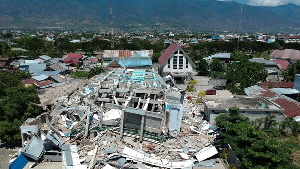 Разрушенные землетрясением дома в индонезийском городе Палу. 30 сентября 2018 - Sputnik Кыргызстан