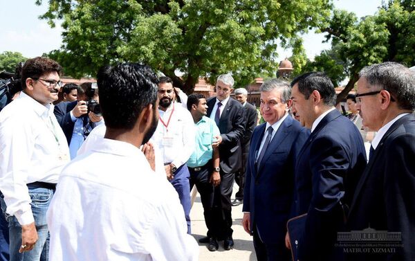 Президент Узбекистана Шавкат Мирзиёев 30 сентября прибыл с государственным визитом в Индию - Sputnik Кыргызстан