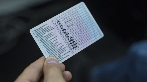 Водительское удостоверение гражданина Кыргызстана. Архивное фото - Sputnik Кыргызстан
