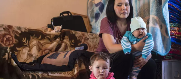 Кыргызстанка Айкерим Жайырбекова с детьми - Sputnik Кыргызстан