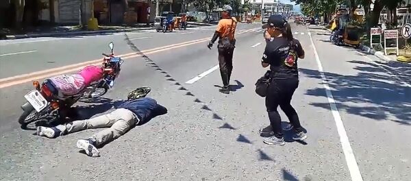 Мужчина инсценировал аварию, чтобы сделать предложение девушке — видео - Sputnik Кыргызстан