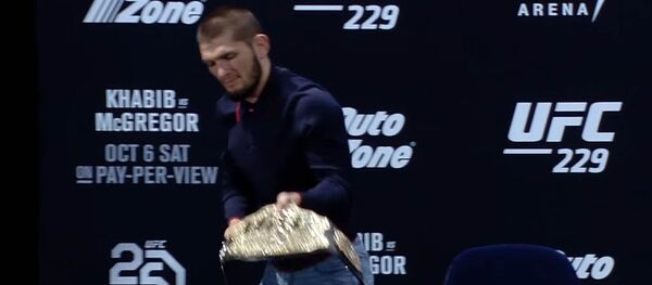 Нурмагомедов покинул пресс-конференцию, не дождавшись Макгрегора, — видео - Sputnik Кыргызстан