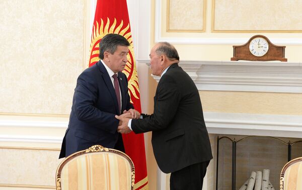 Жээнбеков поделился воспоминаниями о Джумакадырове, отметив, что тесно работал с ним, когда был премьер-министром - Sputnik Кыргызстан