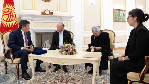 Президент Сооронбай Жээнбеков встретился с родителями и женой Темира Джумакадырова - Sputnik Кыргызстан