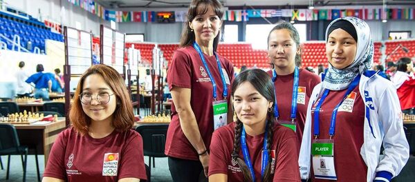 Кыргызстандык кыздар Шахмат боюнча дүйнөлүк олимпиададан алтын медаль утушту - Sputnik Кыргызстан