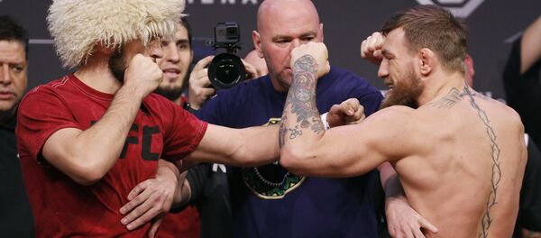 Бой Хабиба Нурмагомедова и Конора Макгрегора в UFC - Sputnik Кыргызстан