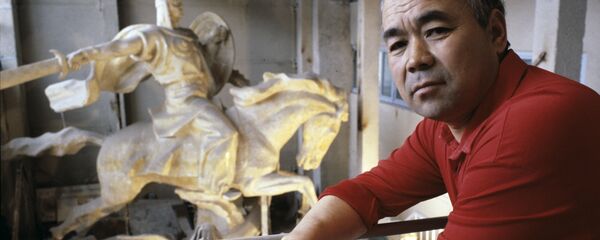 Скульптор-монументалист Тургунбай Садыков - Sputnik Кыргызстан