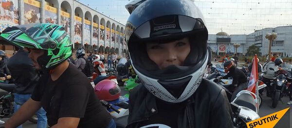Бородатые байкеры и красотки в коже — в Бишкеке закрыли мотосезон. Видео - Sputnik Кыргызстан