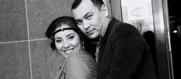 Погибший в ДТП Темир Джумакадыров с супругой Норой Суюналиевой - Sputnik Кыргызстан