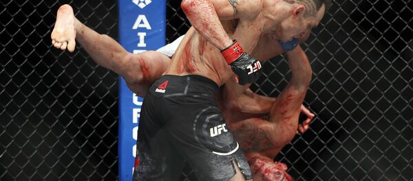 Бой Тони Фергюсона и Энтони Петтисома в Лас-Вегасе - Sputnik Кыргызстан