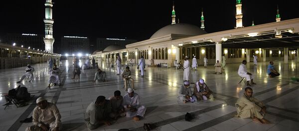 Паломники в городе Медина - Sputnik Кыргызстан