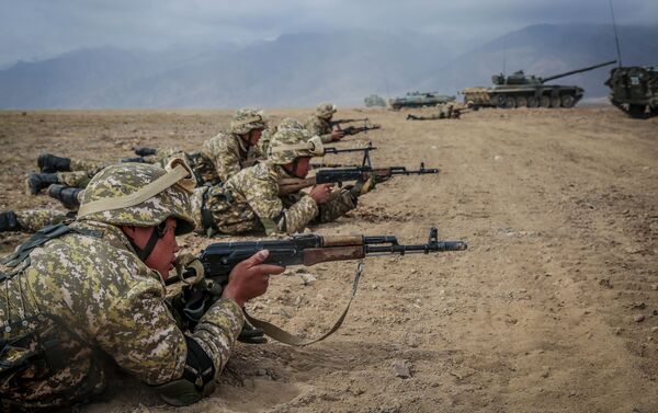 Воинские контингенты провели тренировки с боевой стрельбой. - Sputnik Кыргызстан