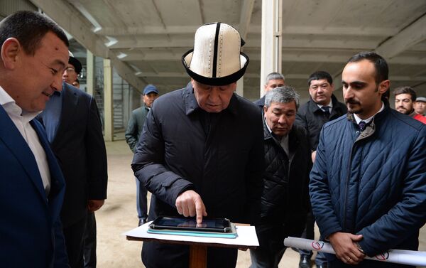 Он отметил, что новый завод обеспечит работой около 250 человек, а местные жители смогут сбывать продукцию по рыночным ценам. - Sputnik Кыргызстан